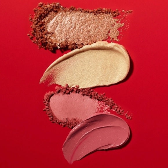 Kylie Jenner Blush & Highlighter Cheek Quad - Picture 12 of 16